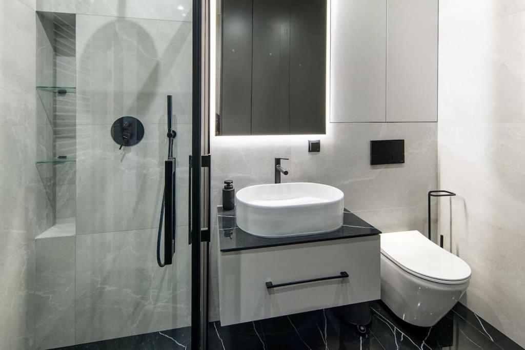 Modern Apt Next To Train Station Krakau Exterior foto
